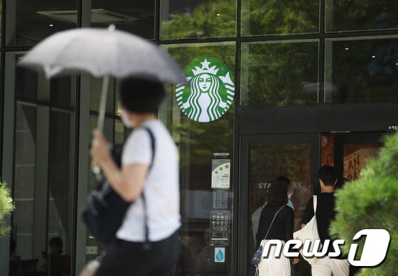 서울 시내의 한 스타벅스 매장. 2022.7.28/뉴스1 © News1 이성철 기자