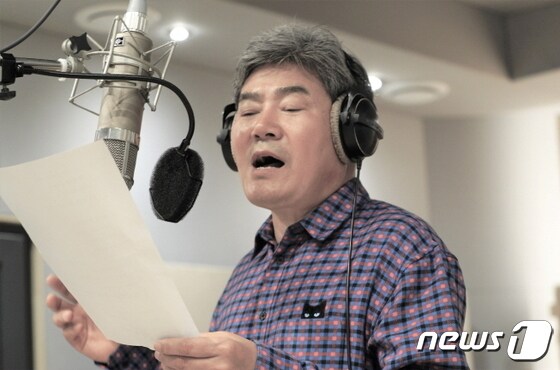 가수 진성이 전북아태마스터스 대회 주제가 'The way'를 부르고 있다.(대회조직위 제공)© 뉴스1