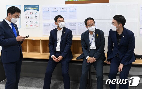'전대 룰 변경' 기자회견 앞둔 민주당 의원들