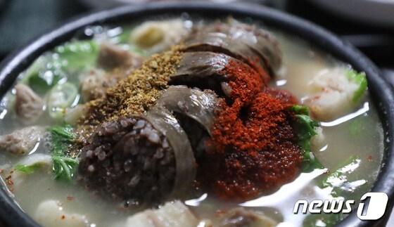 보성시장의 순대국밥. 보성시장의 식당은 제각각의 순대맛을 가지고 있다. © 뉴스1 강승남 기자