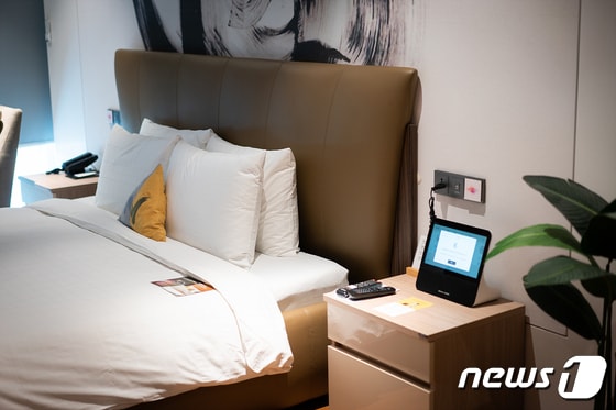 KT AI 호텔 서비스가 처음으로 적용된 노보텔 앰배서더 서울 동대문 호텔. © News1 이기범 기자
