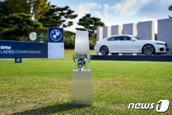 BMW 레이디스 챔피언십 우승 트로피. (BMW 코리아 제공) ⓒ News1
