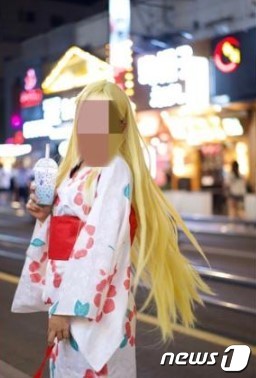 중국의 한 애니메이션 팬이 일본 전통 의상인 기모노를 입었다가 경찰에게 심문을 당했다. 2022.08.16/뉴스1(웨이보 갈무리)