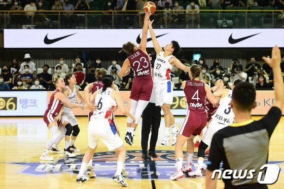2022년 8월 청주에서 열린 여자농구 국가대표 평가전 대한민국과 라트비아의 경기 모습.(대한민국농구협회) 뉴스1 DB © News1 신웅수 기자