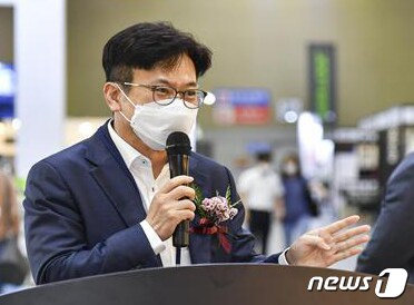 김병수 김포시장이 'KOFURN(코펀) 2022' 개막식에서 발언을 하고 있다.(김포시 제공)/뉴스1
