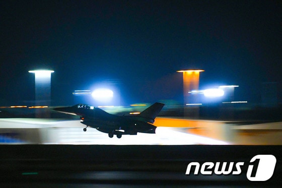 야간비행에 나서는 공군 KF-16 전투기 <자료사진> (공군 제공) 2022.8.30/뉴스1
