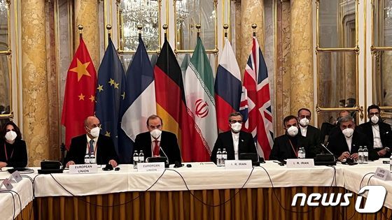 이란 핵합의 복원 협상을 위해 오스트리아 빈에 이란과 영국·유럽연합(EU)·중국·러시아 그리고 독일 대표단이 모여있다. 2021.12.03 © AFP=뉴스1 © News1 정윤미 기자