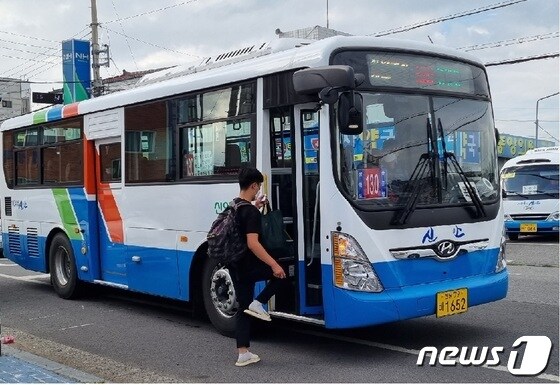 신안군내버스 승차모습/뉴스1