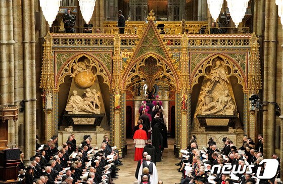 19일 엘리자베스 2세 영국 여왕의 장례식이 열리고 있는 런던 웨스트민스트 사원 내부. 2022. 9. 19. © 로이터=뉴스1 © News1 최서윤 기자