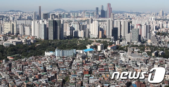서울 남산에서 바라본 서울 시내 아파트와 주택가 모습. 2022.9.2/뉴스1 © News1 박지혜 기자