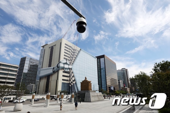 서울 세종대로 광화문광장에 설치된 CCTV. /뉴스1 © News1 이승배 기자