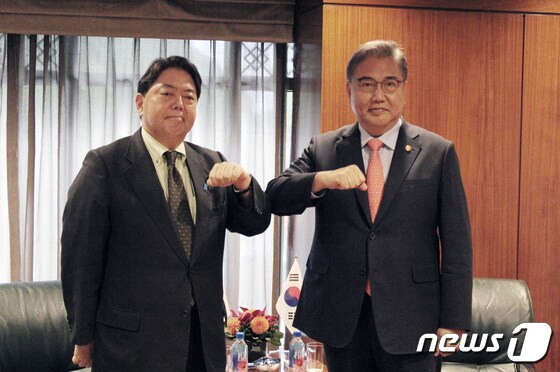 박진 외교부 장관(오른쪽)과 하야시 요시마사 일본 외무상. (사진공동취재단) 2022.9.20/뉴스1 © News1 김현 기자