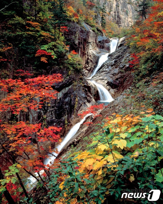 오련폭포의 가을. 사진 국립공원공단.