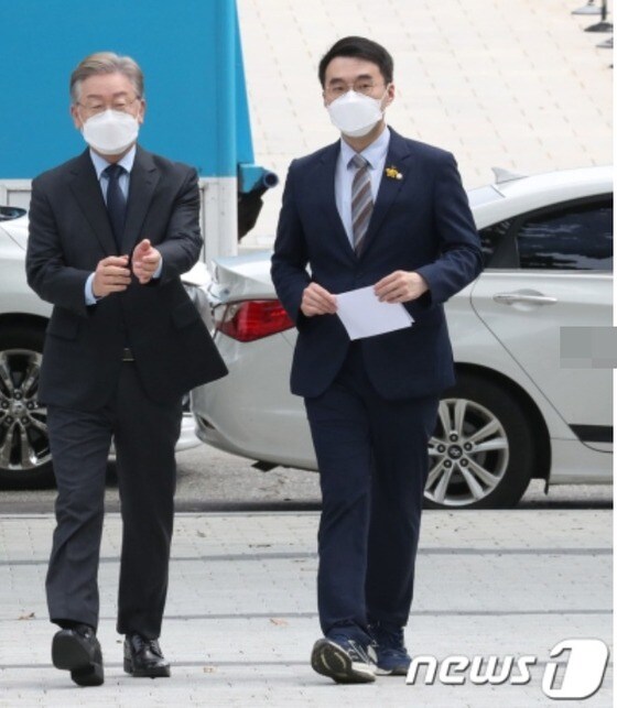 이재명 더불어민주당 대표와 김남국 의원. © 뉴스1 