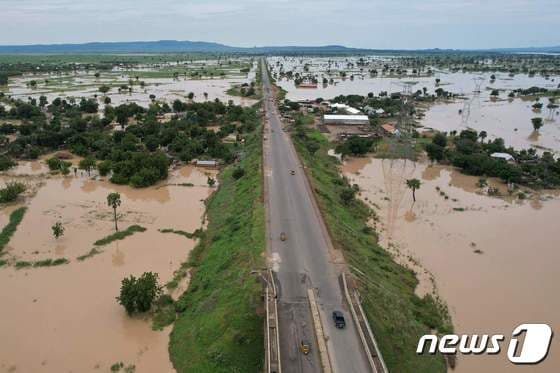 2022년 9월 26일(현지시간) 폭우가 쏟아진 나이지리아 카노에서 물에 잠긴 주택과 농장이 보인다. (사진은 기사 내용과 무관함) © AFP=뉴스1 © News1 우동명 기자