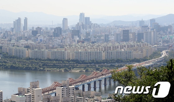 서울 강남구 압구정 한강변 아파트 모습. 2022.9.27/뉴스1 © News1 임세영 기자