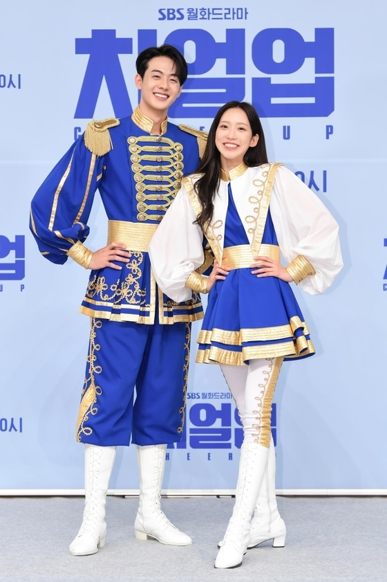  배우 김현진(왼), 한지현