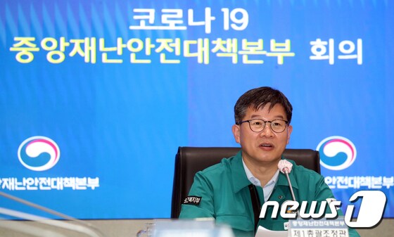 코로나19 대응 발언하는 이기일 복지부 차관 