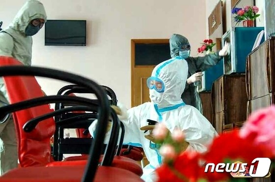 (평양 노동신문=뉴스1) = 북한 노동당 기관지 노동신문은 14일 신종 코로나바이러스 감염증(코로나19) 비상방역전을 강조했다. 신문은 