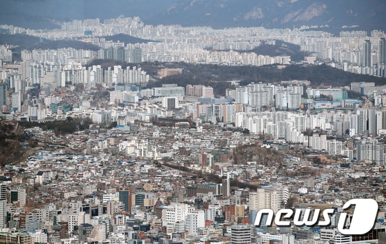 서울 중구 남산에서 바라본 주택 및 아파트 단지. 2023.1.18/뉴스1 © News1 이승배 기자