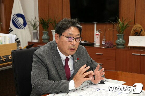 홍태용 김해시장이 새해 시정 운영 방침에 대해 설명하고 있다. @news1