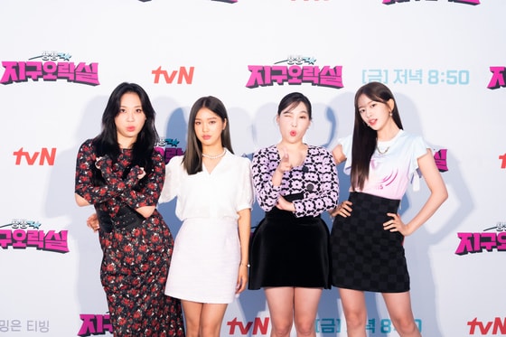 지구오락실 이영지(왼쪽부터), 미미, 이은지, 안유진