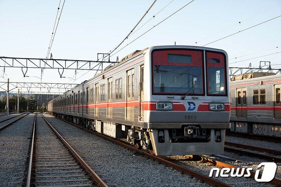 대구교통공사는 10일 도시철도 1호선 전동차 무인운전 시스템 도입을 추진하고 있다고 밝혔다. 사진은 도시철도 1호선 전동차. (대구교통공사 제공)/뉴스1