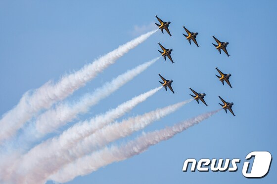 공군 특수비행팀 '블랙이글스'. 2023.10.16/뉴스1 © News1 안은나 기자