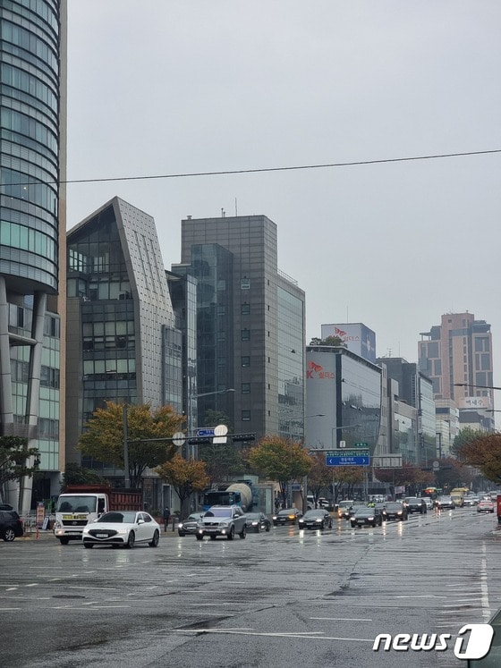 서울 강남구 삼성동 일대 빌딩이 나란히 서있는 모습. 2023.11.16/뉴스1 © News1 박기현 기자