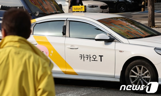  서울역 택시 승강장에 정차한 카카오 택시. (뉴스1 DB) /뉴스1 © News1 김진환 기자