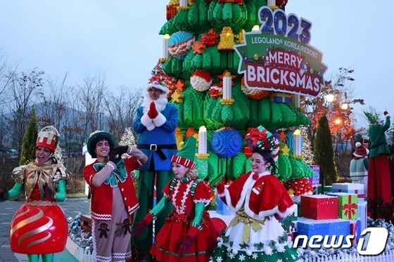 레고랜드, 9m 높이 레고 브릭으로 만든 크리스마스 트리 공개.(레고랜드 제공)