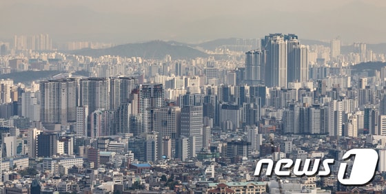 서울 남산에서 바라본 아파트 단지들. 2023.11.9/뉴스1 © News1 이재명 기자