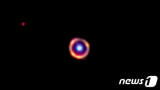 [포토] '캡틴 아메리카 방패인 줄' 지구서 120광년 떨어진 은하