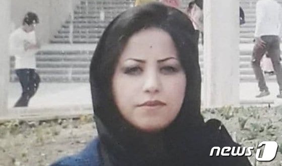 19일(현지시간) 어린 나이에 강제로 결혼 후 남편을 살해한 혐의로 유죄 판결을 받은 여성 사미라 사브지안이 처형 당했다. 2023.12.19/뉴스1(이란휴먼라이츠 갈무리)
