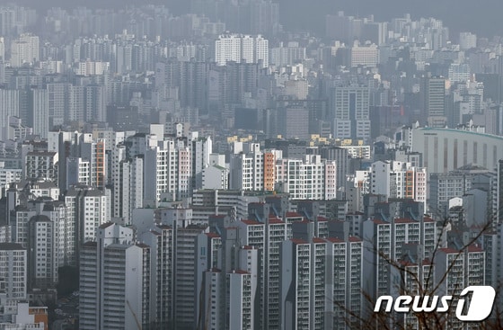 서울 남산타워에서 바라본 아파트. 2023.12.7/뉴스1 © News1 김민지 기자