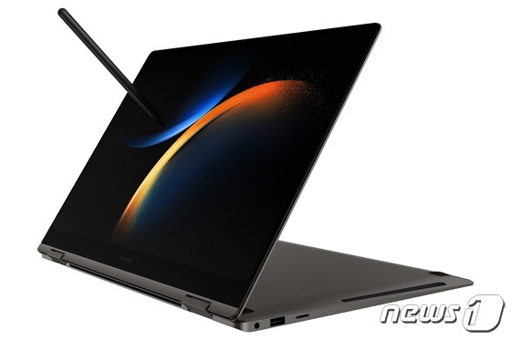 삼성전자 최신 노트북 '갤럭시 북3 프로 360'(삼성전자 제공)