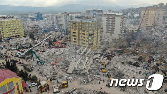 지진 피해 도시