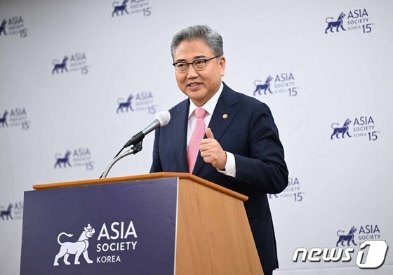 박진 외교부 장관은 15일 아시아소사이어티 한국지부 창립 15주년 기념 만찬에 참석해 축사했다. (외교부 제공)
