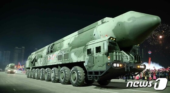 (평양 노동신문=뉴스1) = 북한 대륙간탄도미사일(ICBM) '화성-18형'. [국내에서만 사용가능. 재배포 금지. DB 금지. For Use Only in the Republic of Korea. Redistribution Proibited] rodongphoto@news1.kr
