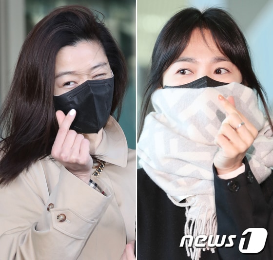 전지현과 송혜교(오른쪽)가 패션 행사를 위해 19일 인천공항을 통해 출국했다. © News1 권현진 기자