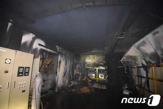 20일 오전 3시53분께 대전 대덕구 읍내동에 있는 한 담배 제조공장에서 불이 났다. (대덕소방서 제공)/뉴스1