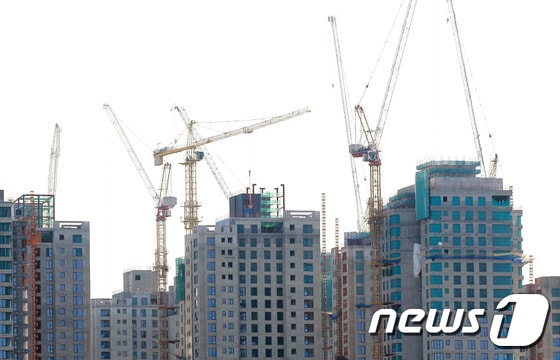 서울의 한 아파트 단지 건설현장 (자료사진)  2023.2.21/뉴스1 © News1 구윤성 기자