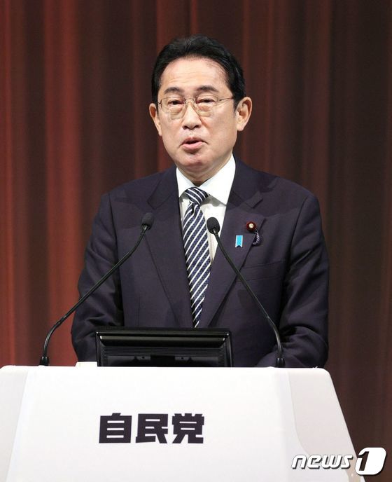 기시다 후미오 일본 총리 26일 도쿄 시내에서 열린 자민당 대회에서 연설하고 있다. © AFP=뉴스1