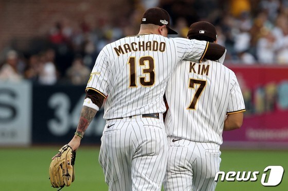 김하성(오른쪽)과 매니 마차도. © AFP=뉴스1