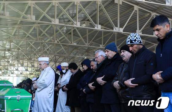 튀르키예 남부 가지안테프에서 8일(현지시간) 지진 희생자들의 합동 장례식이 치러지고 있다. 23.02.08 © AFP=뉴스1 © News1 김예슬 기자