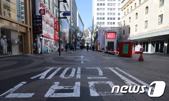 서울 중구 명동거리가 한산한 모습을 보이고 있다./뉴스1 © News1 박세연 기자