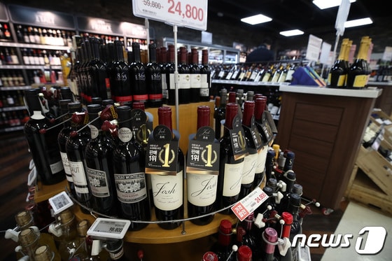  서울 시내 대형마트 와인 코너 모습. 2023.3.13/뉴스1 © News1 김민지 기자
