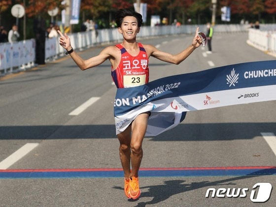 서울마라톤 우승을 차지한 박민호 (대한육상경기연맹 제공) / 뉴스1 DB
