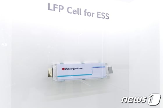 LG에너지솔루션의 파우치형 LFP 배터리.(LG에너지솔루션 제공) © News1 