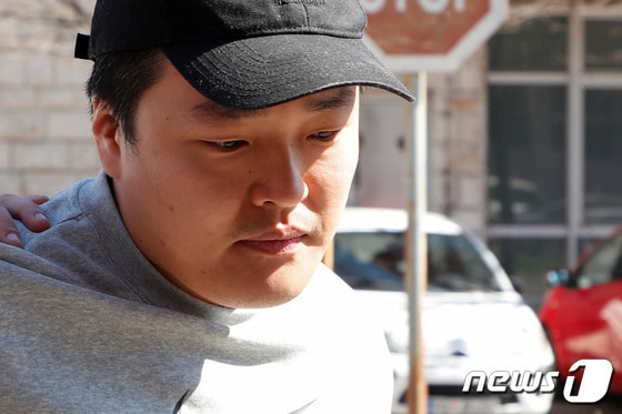 체포된 권도형 테라폼랩스 대표의 얼굴 모습을 클로업한 사진. © 로이터=뉴스1 © News1 박형기 기자